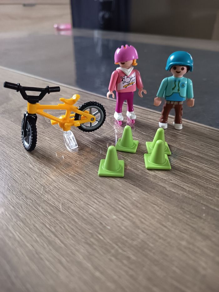 Playmobil spécial plus 70061 enfants avec vélo et rollers