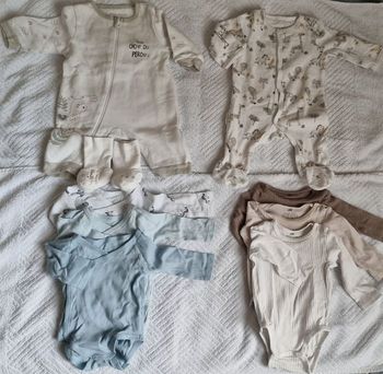 Petit Béguin pyjamas et bodys taille 0-3 mois
