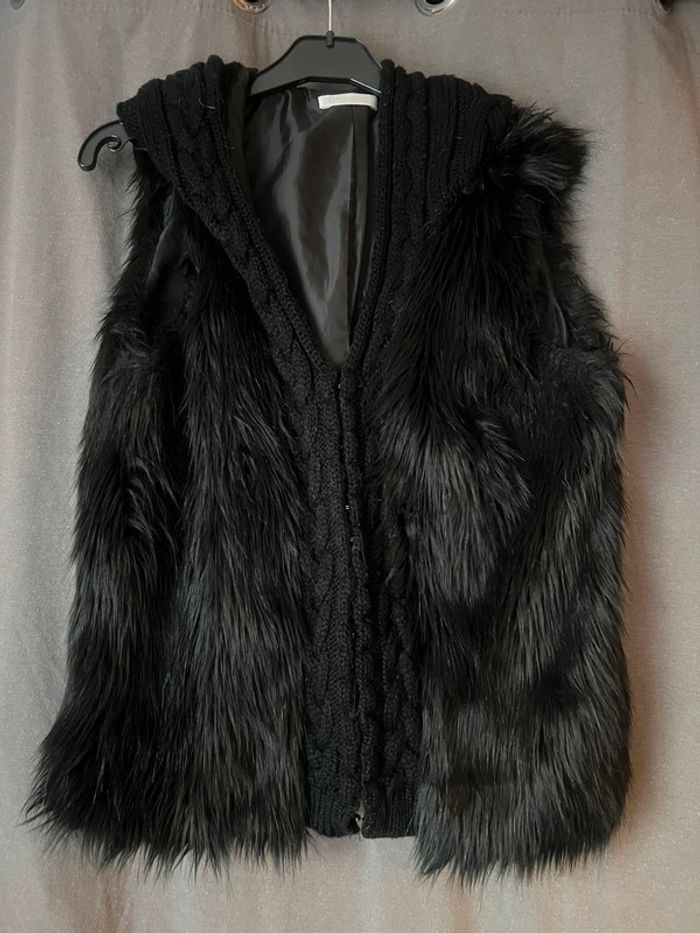 Gilet fourrure sans manches avec capuche