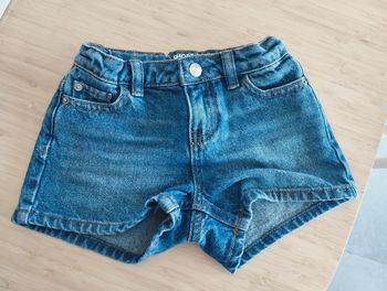 short en jean Kiabi 4 ans ajustable