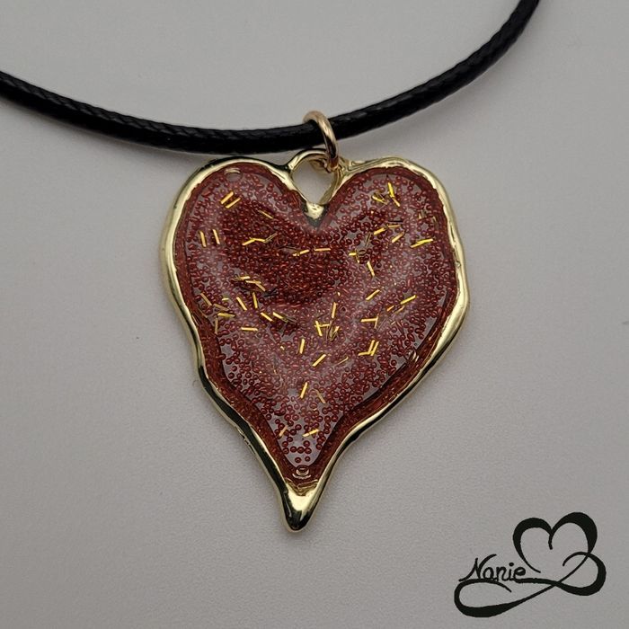 Pendentif en résine cœur doré et rouge ❤️ - photo numéro 2