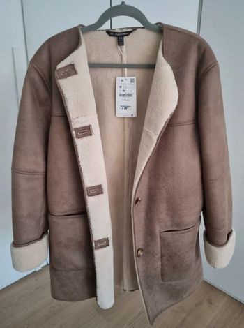 Magnifique manteau en peau retourner taille 38 Zara
