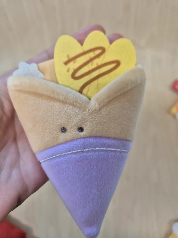 Porte-clés peluche Tsuburana Hitomi "Fast Food" : crêpe banane - photo numéro 3