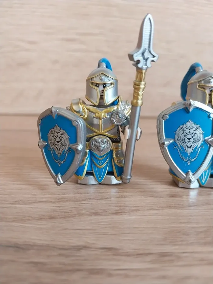 Figurines type lego 2 guerriers humains Warcraft - photo numéro 2