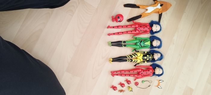 Lot de poupées miraculous