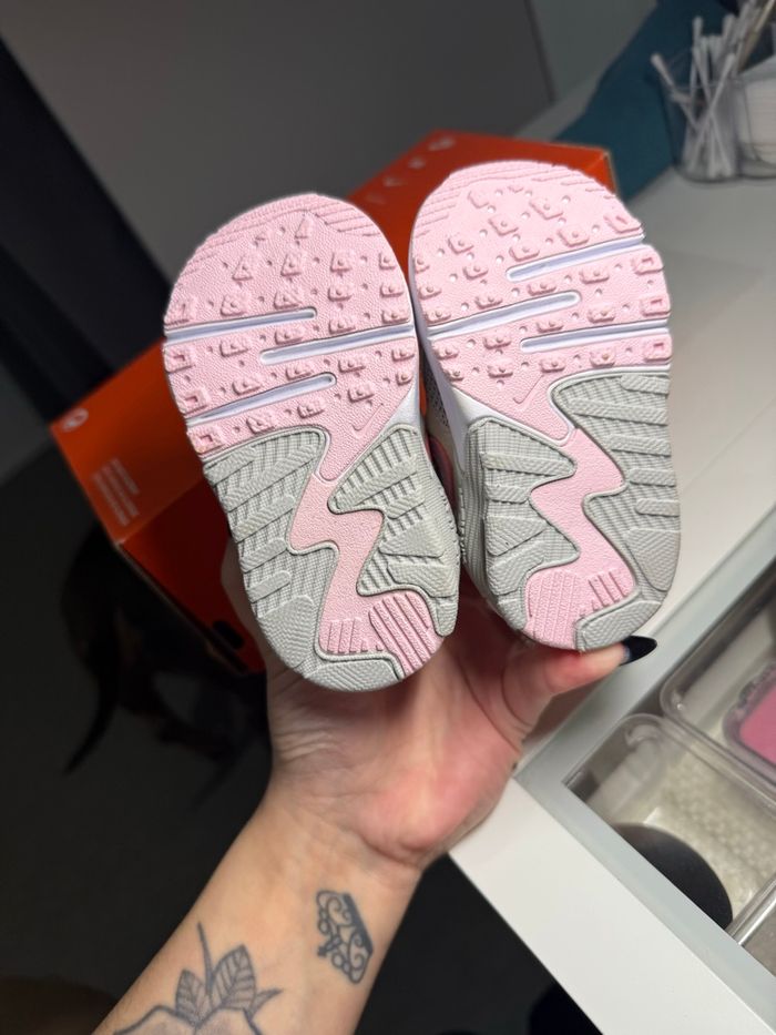 Air Max bébé fille neuf - photo numéro 2