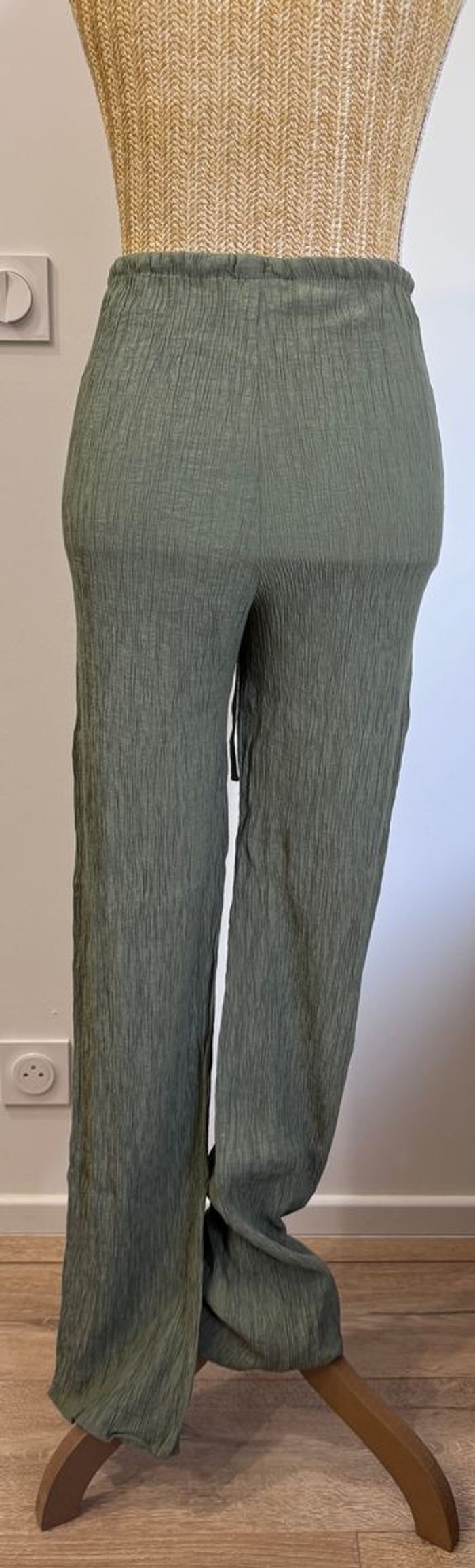 Pantalon texturé kaki Zara - Jambes fluide - Taille XS - Convient à un S - photo numéro 4