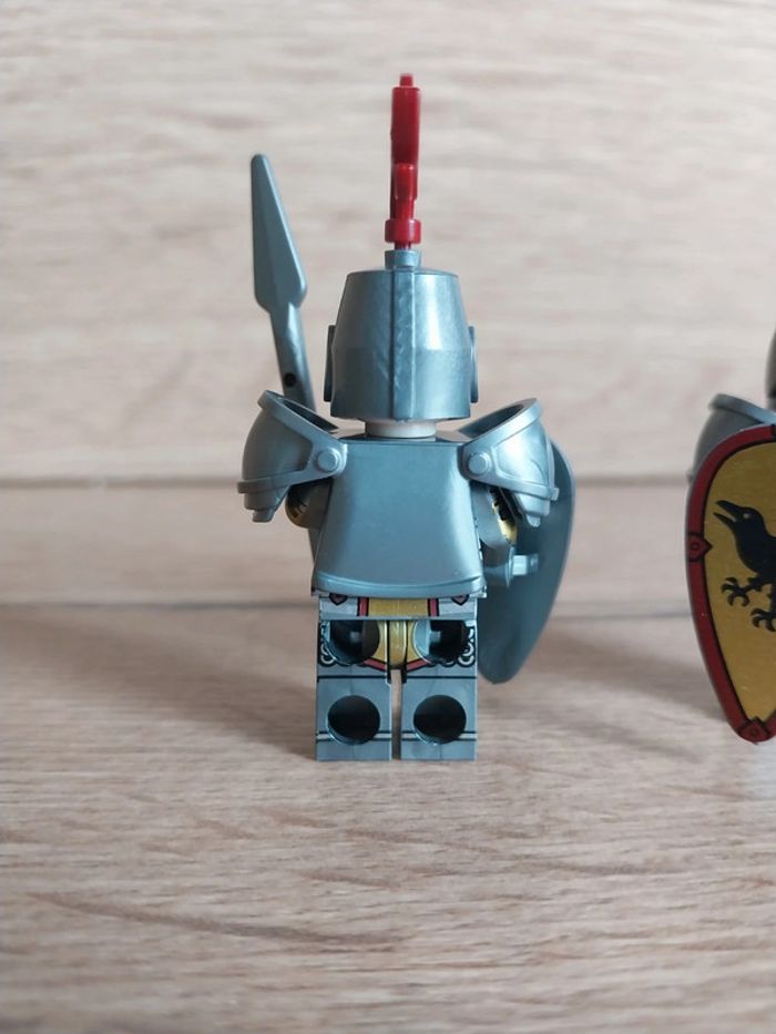 Figurines type lego 2 soldats chevaliers Corbeaux - photo numéro 5