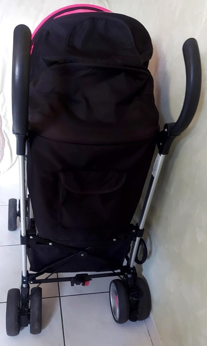 Poussette de couleur noire et framboise avec son ombrelle - photo numéro 8