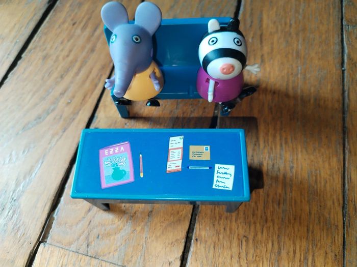 Lot de jouets classe de Peppa pig - photo numéro 4
