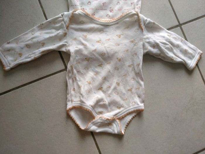Lot de 3 bodys manches longues. Bébé 6 mois - photo numéro 6
