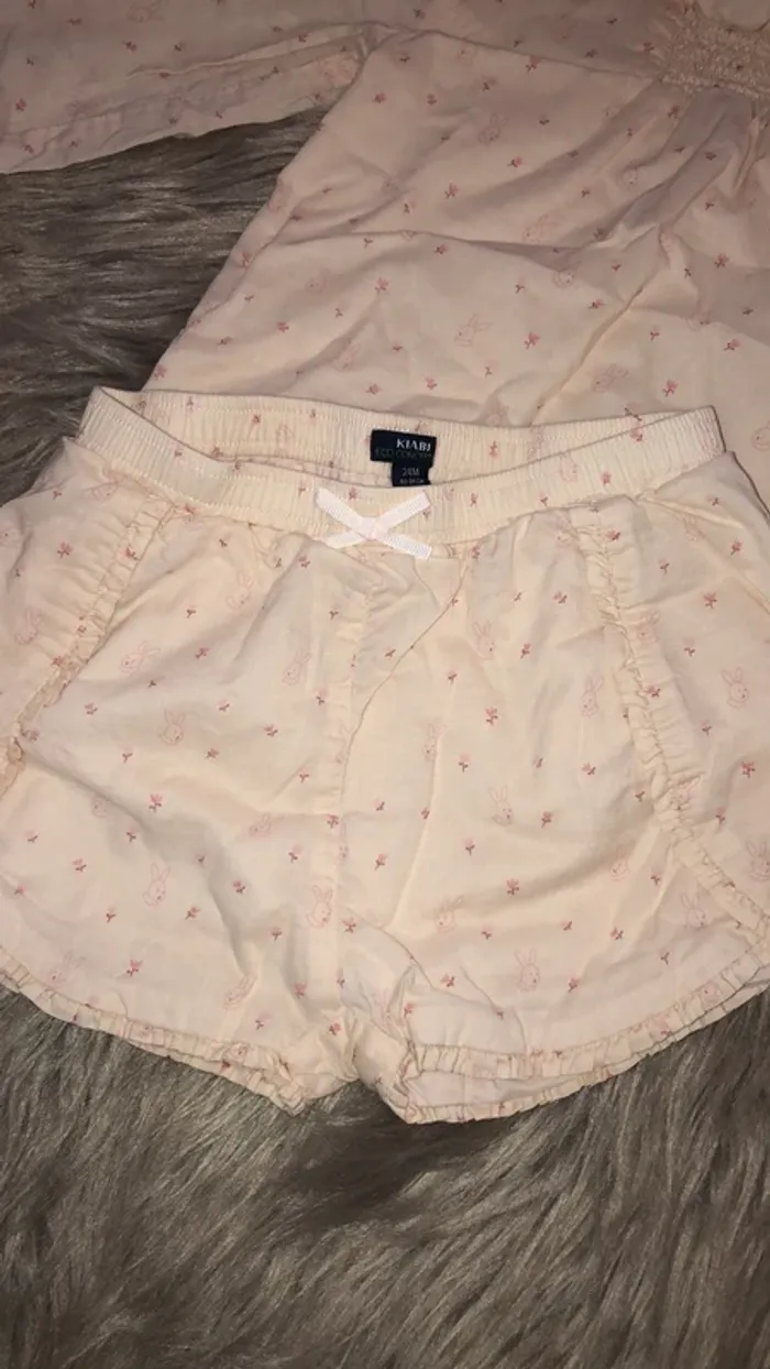 Ensemble kiabi avec blouse et short mi saison 24 mois - photo numéro 3