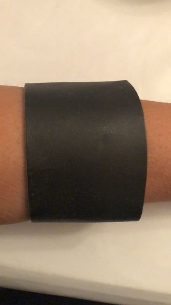 Bracelet noir romain poignet