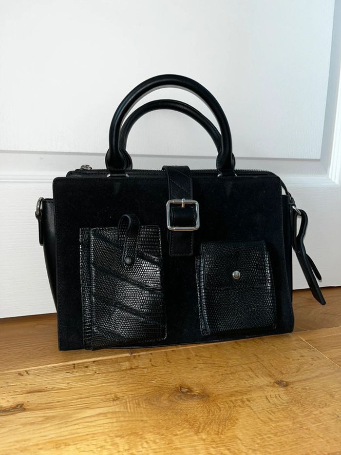Sac à main noir avec bandoulière