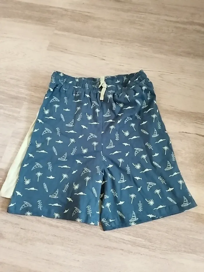 Lot de deux short 7-8 ans neuf