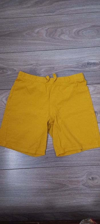 Short  8 / 9  Ans  " United Colors Of Benetton "