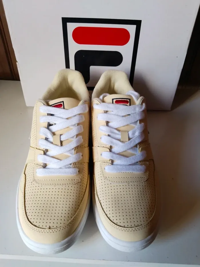 Jolie baskets femme de marque Fila pointure 41 - photo numéro 4