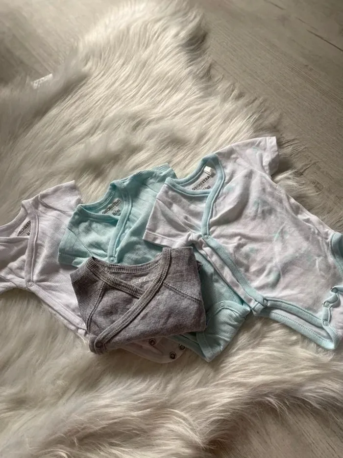 Lot bodies bébé - photo numéro 3