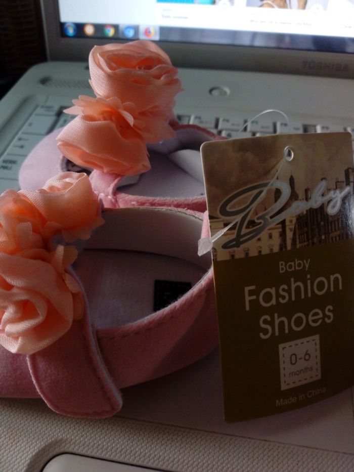 Chaussures bebes neuves avec etiquettes - photo numéro 2