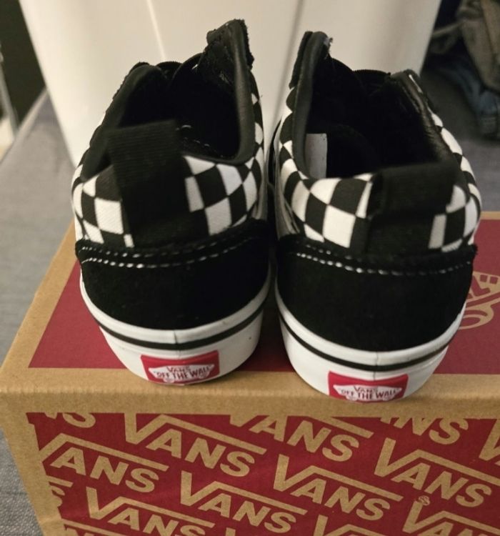 Neuves (non portées)🏷🤩😍⚘️superbes  baskets VANS mixtes Pointure 26😍🤩⚘️🏷👍 - photo numéro 2