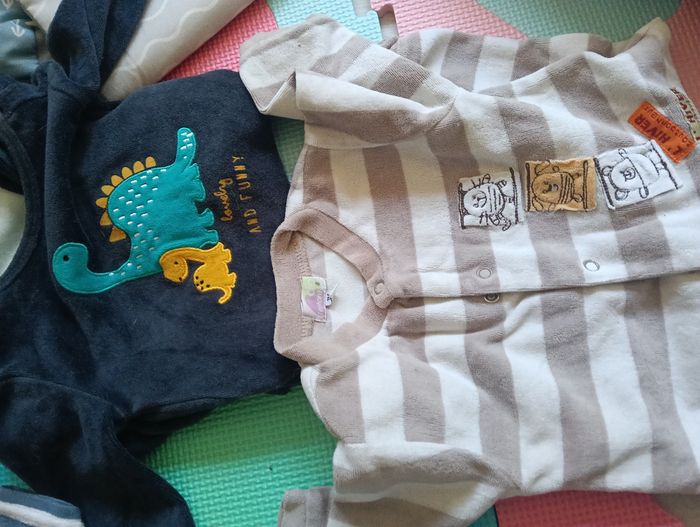 Lot bodies et pyjamas 3 mois - photo numéro 4