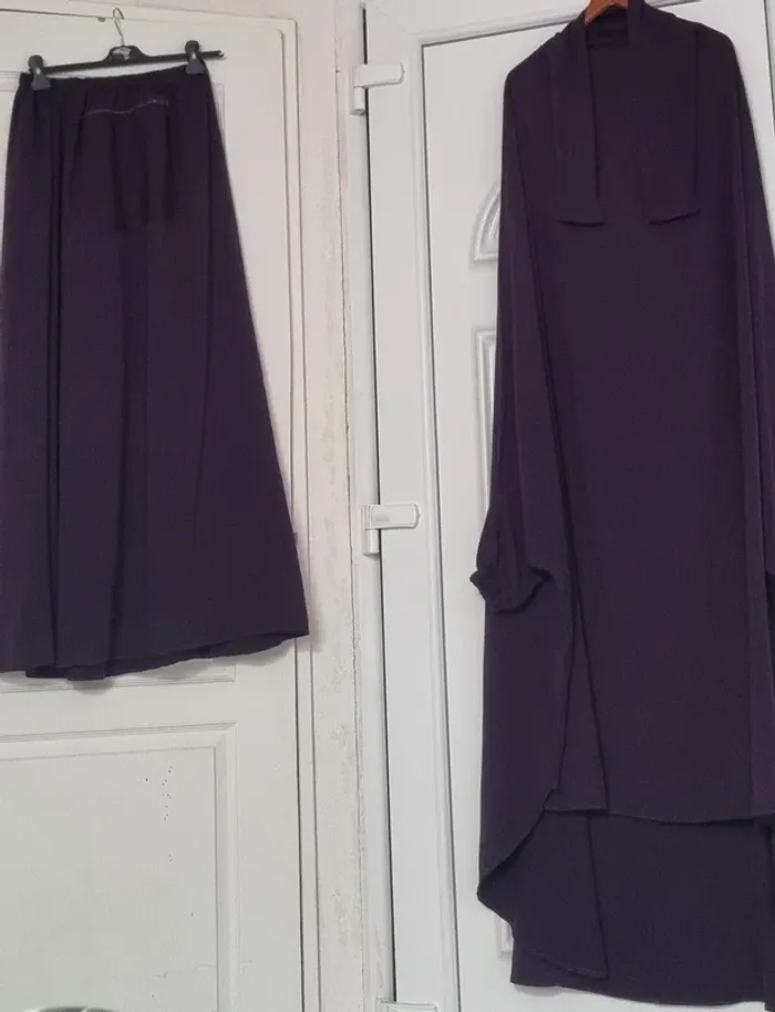 Jilbeb 2 pièces cape et jupe aubergine