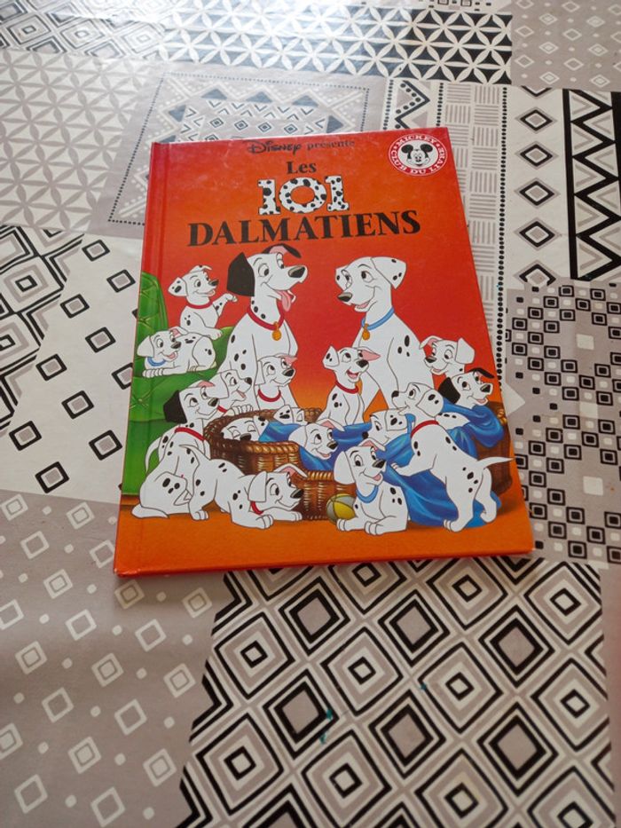 Livre les 101 dalmatiens