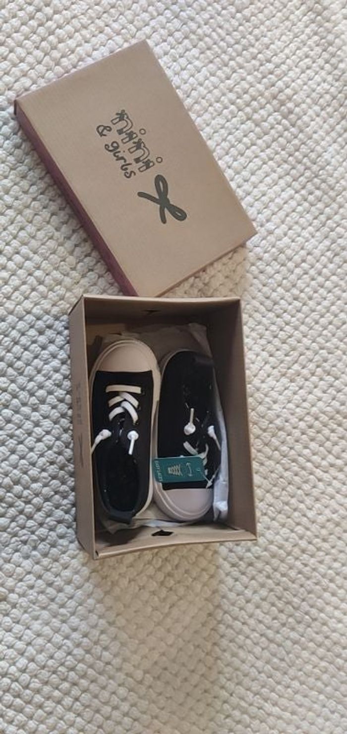 Chaussures filles neuves