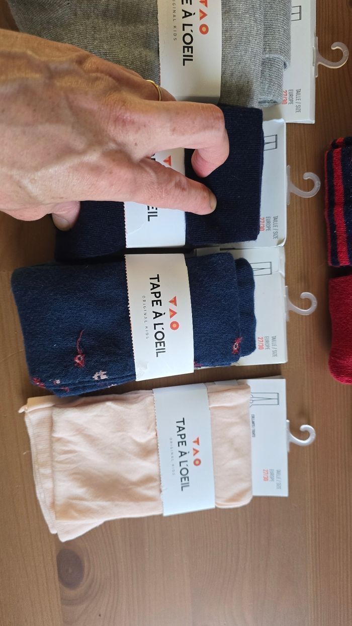 NEUFS  (non portés)🏷🤩😍🥰 SUPERBE lot collants 27/30 fille 😍🥰 - photo numéro 4