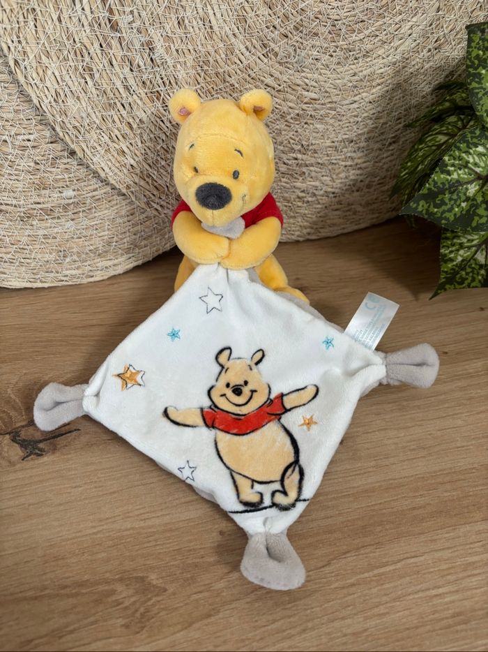 Neuf doudou Winnie mouchoir gris blanc étoile Disney nicotoy