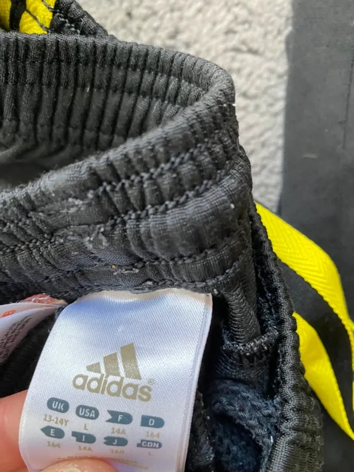 Ensemble Adidas noir & jaune Taille 14 ans (convient XS) Authentique - photo numéro 6