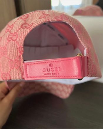 Casquette, rose ou noire