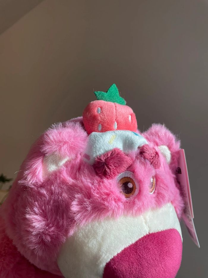 Grande peluche Disney Pixar Lotso l'ours à la fraise 🍓 - photo numéro 9