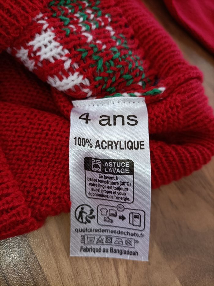 Pull de Noël rouge Rennes neuf 4 ans u essentiel - photo numéro 5