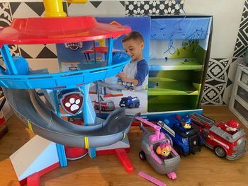 Tour de contrôle + 3 véhicules et figurines