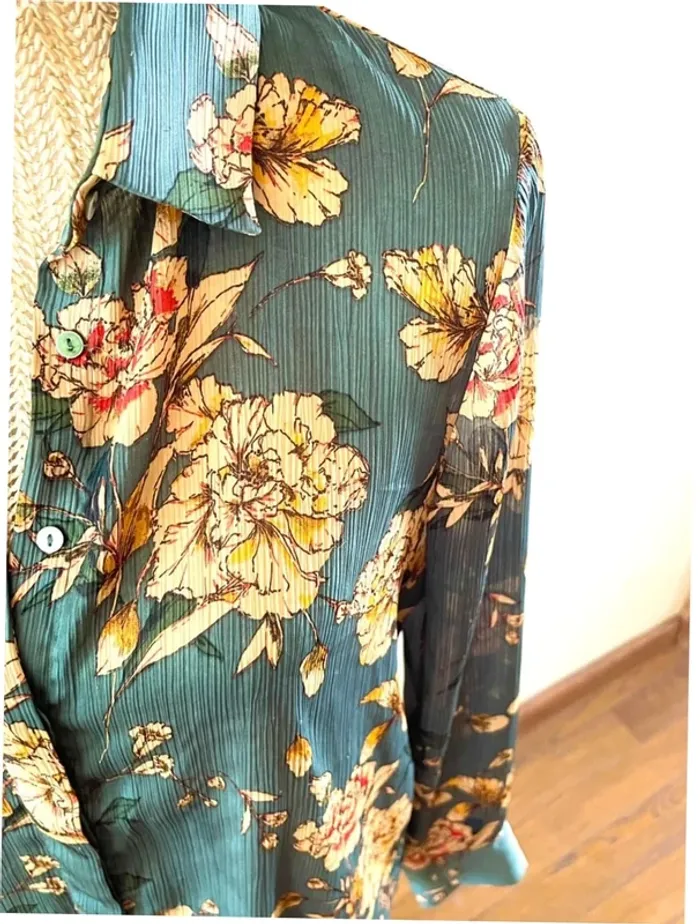 Sublime blouse chemise manche longue à boutonnage fluide motif floral Zara - photo numéro 16