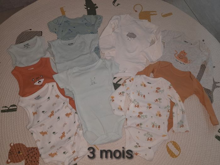 Lot bodies 3mois