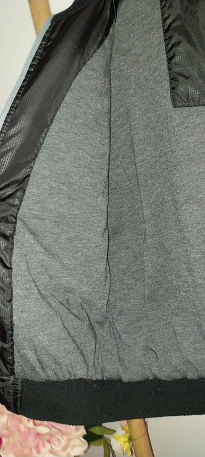 Veste coupe vent noir en très bon état Taille 10 ans - photo numéro 10