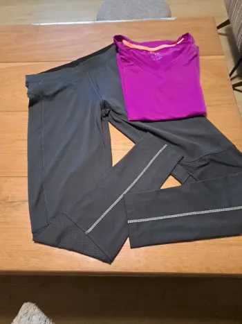 Ensemble de sport legging et t shirt