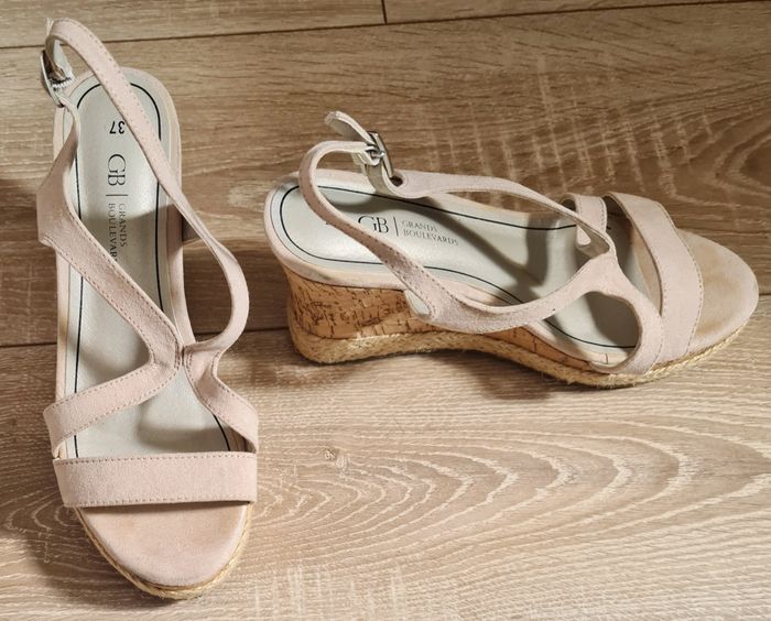 P. 37 - Jolie Sandales Compensées Rose - photo numéro 3