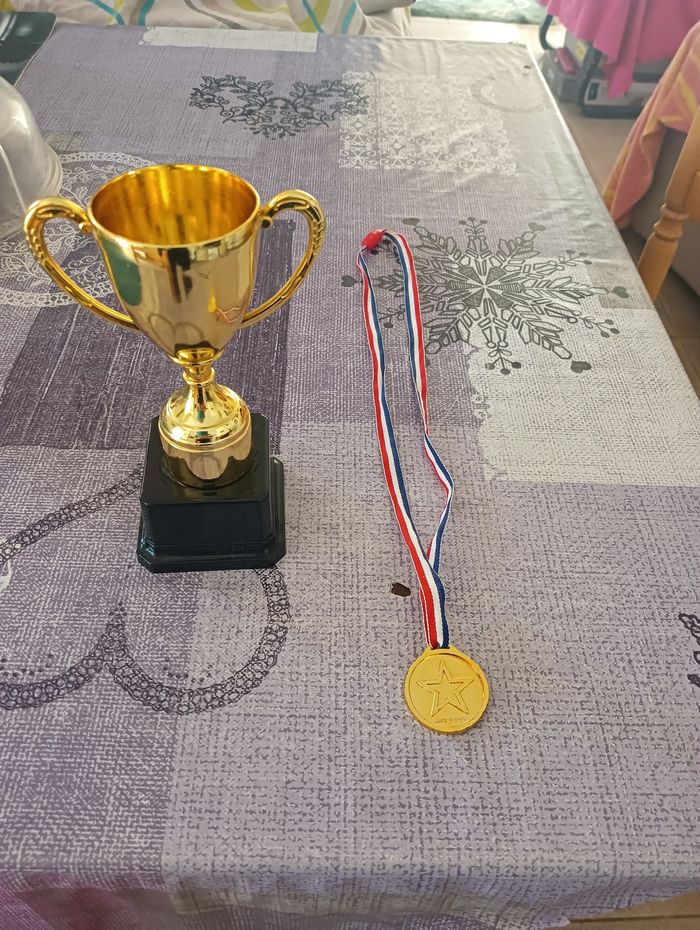 Coupe plus médaille