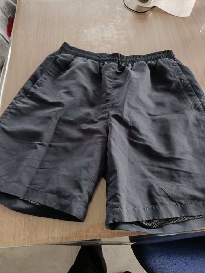 2 shorts taille S neufs - photo numéro 2