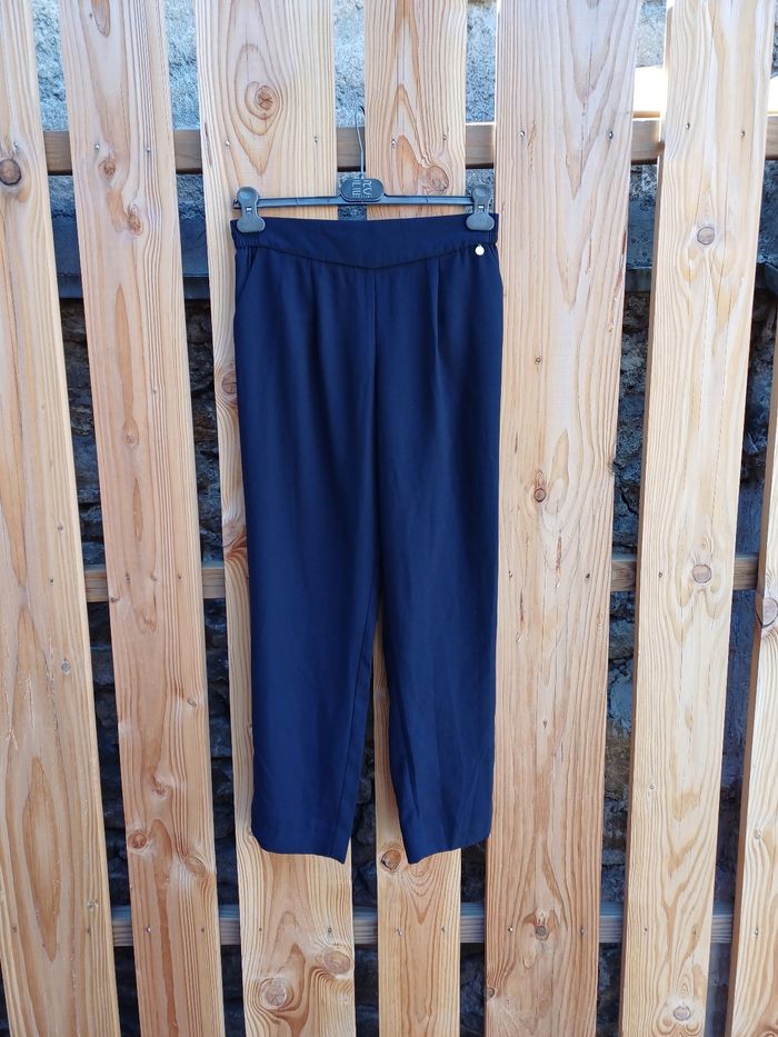 Joli pantalon droit élégant fluide et léger bleu marine Grain de Malice