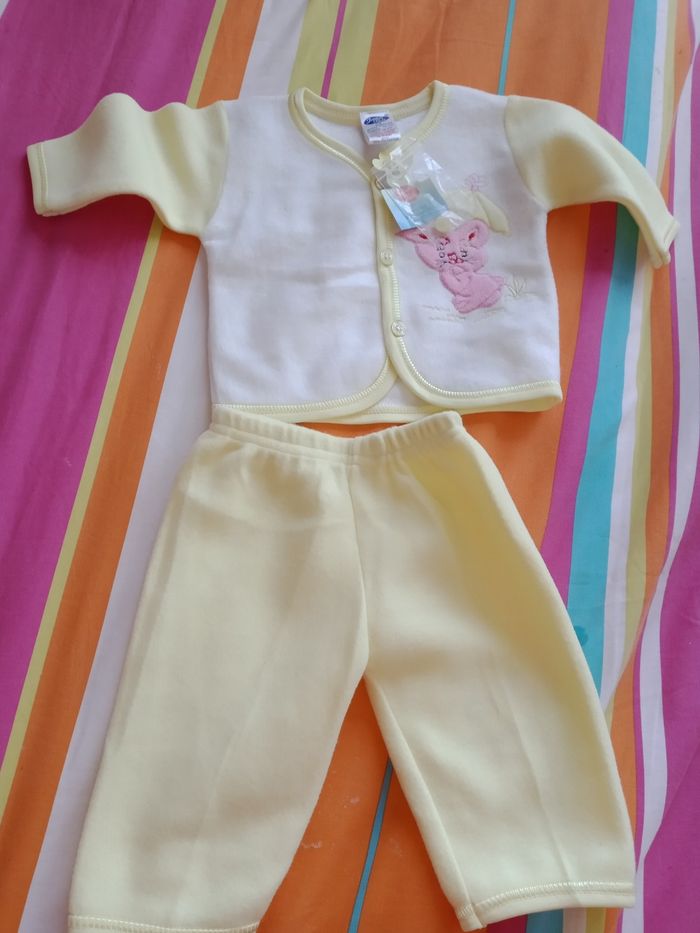 Ensemble neuf jaune 0-6 mois