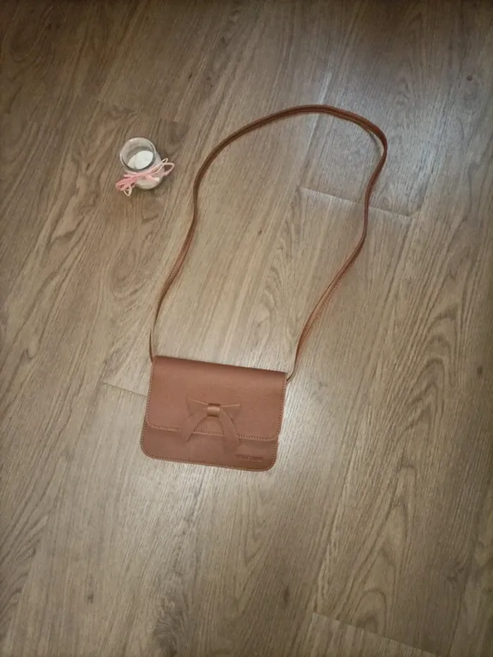 Joli petit sac couleur camel Verchini