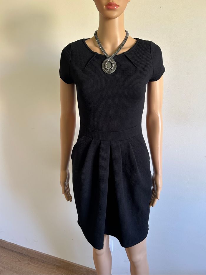 Robe noire à manches courtes Morgan taille 34 jamais portée