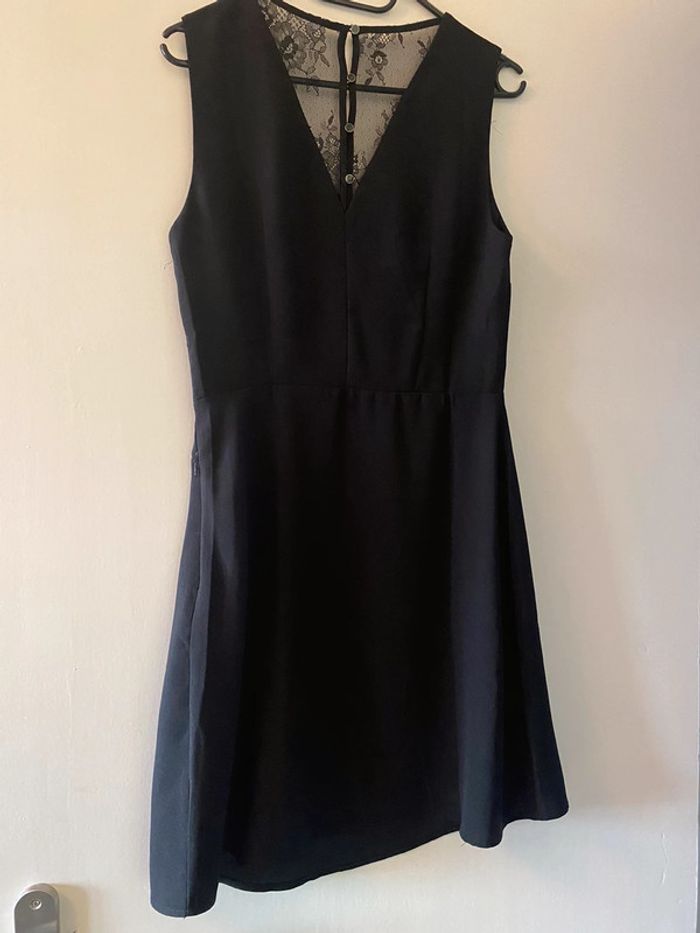 Robe noire Camaïeu avec dentelles au dos - photo numéro 2