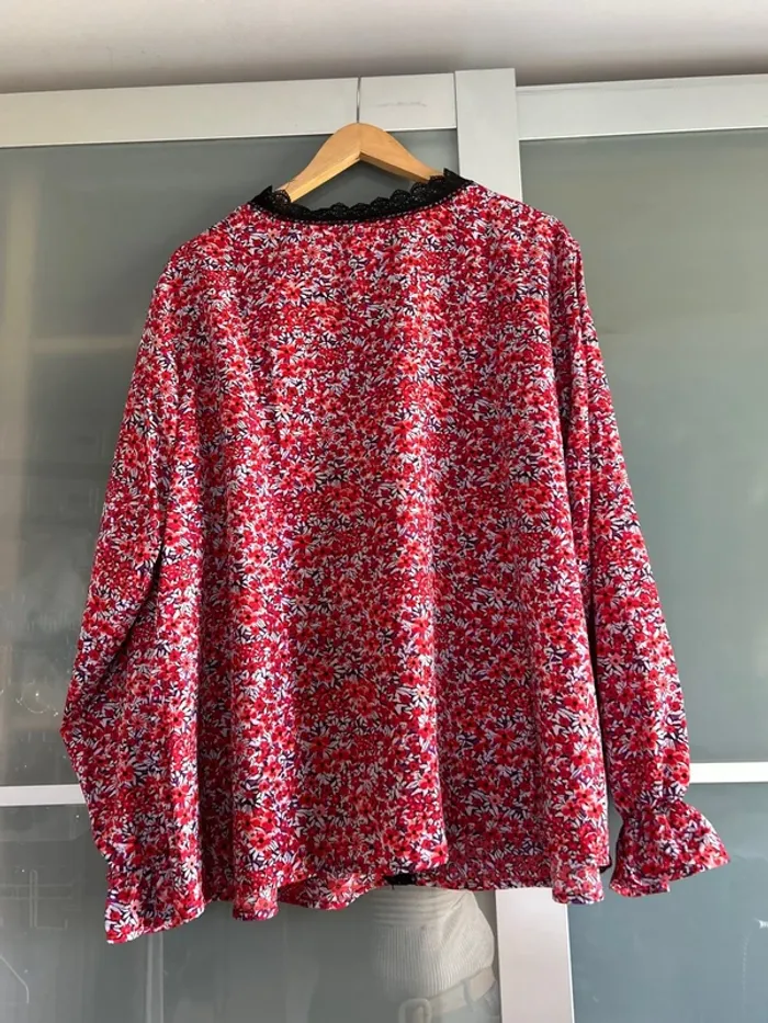 Blouse à fleurs, quatre XL - photo numéro 2