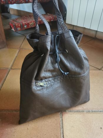 Sac pochette marron vintage à oeillets en simili cuir
