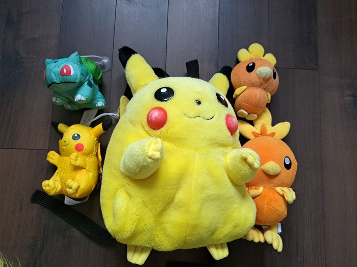 Lot peluche pokemon